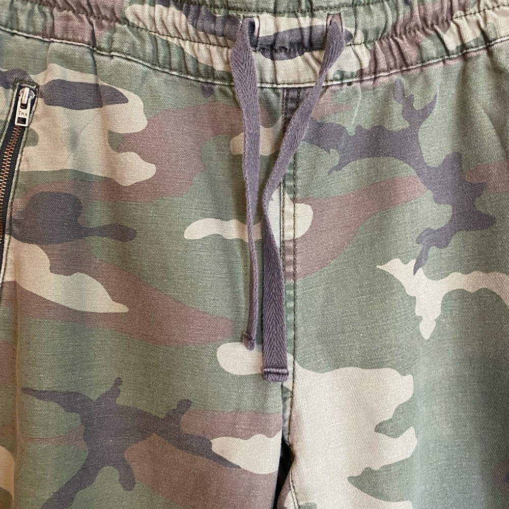Aritzia TNA Camo Jogger Green Pants Size S - Picture 4 of 8
